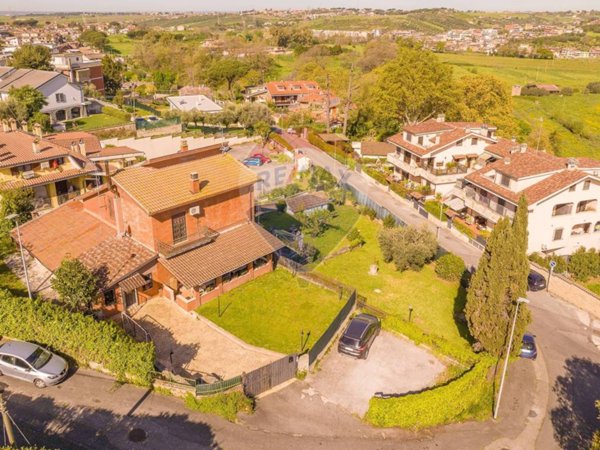 casa indipendente in vendita a Guidonia Montecelio in zona Marco Simone