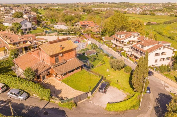 casa indipendente in vendita a Guidonia Montecelio in zona Marco Simone