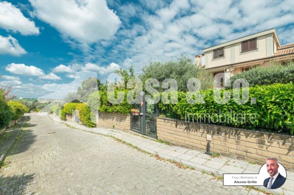 casa indipendente in vendita a Guidonia Montecelio in zona Marco Simone