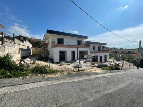 casa indipendente in vendita a Guidonia Montecelio in zona Marco Simone