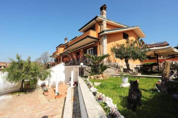 casa indipendente in vendita a Guidonia Montecelio in zona Montecelio