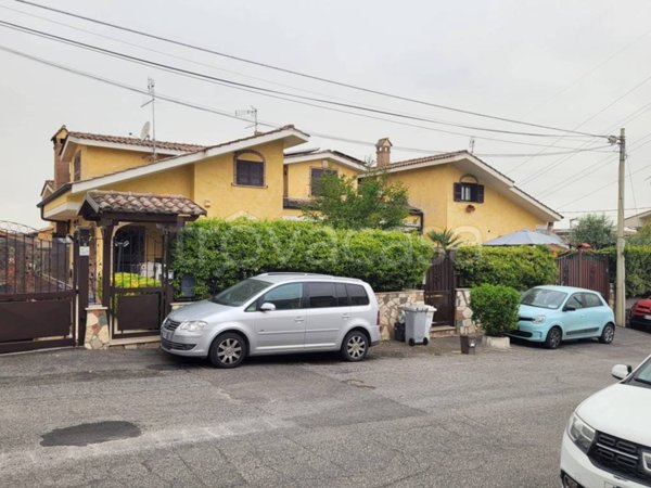 casa indipendente in vendita a Guidonia Montecelio in zona Pichini