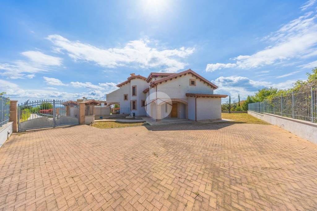 casa indipendente in vendita a Guidonia Montecelio in zona Guidonia