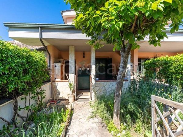 casa indipendente in vendita a Guidonia Montecelio in zona Marco Simone