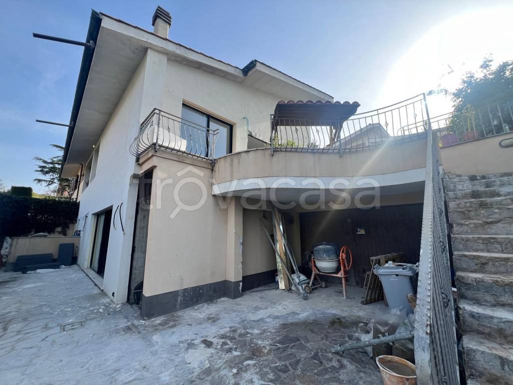 casa indipendente in vendita a Guidonia Montecelio in zona Montecelio