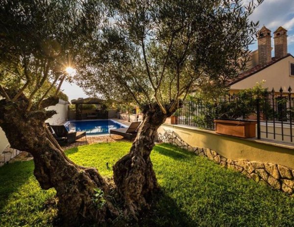 casa indipendente in vendita a Guidonia Montecelio in zona Colleverde