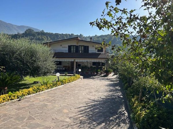 casa indipendente in vendita a Guidonia Montecelio in zona Guidonia