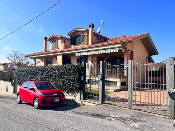 quadrivano in vendita a Guidonia Montecelio in zona Setteville
