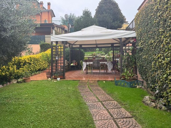 casa indipendente in vendita a Guidonia Montecelio in zona Pichini