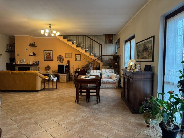 casa indipendente in vendita a Guidonia Montecelio in zona Pichini