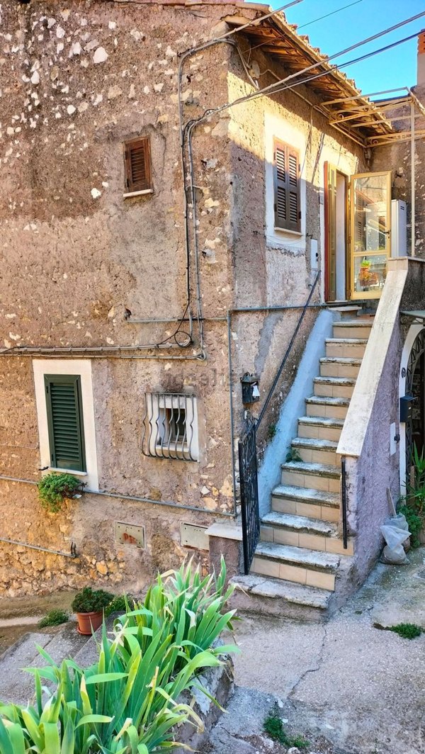 appartamento in vendita a Guidonia Montecelio in zona Montecelio