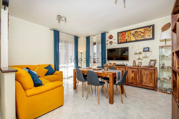 casa indipendente in vendita a Guidonia Montecelio in zona Setteville