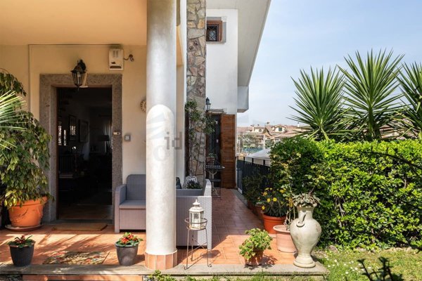 casa indipendente in vendita a Guidonia Montecelio in zona Marco Simone
