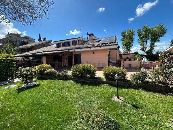 casa indipendente in vendita a Guidonia Montecelio