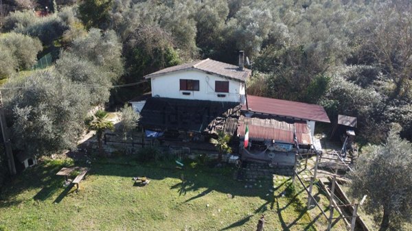 casa indipendente in vendita a Guidonia Montecelio in zona Guidonia