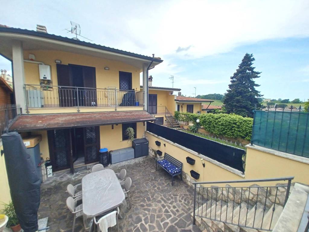 casa indipendente in vendita a Guidonia Montecelio in zona Marco Simone