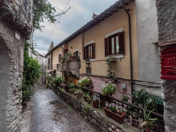 casa indipendente in vendita a Guidonia Montecelio in zona Montecelio