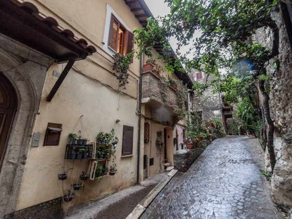 casa indipendente in vendita a Guidonia Montecelio in zona Montecelio