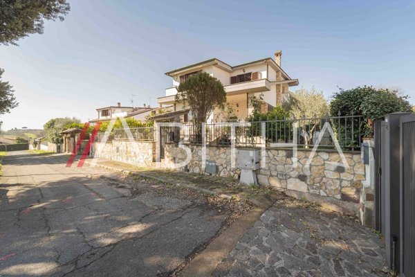 casa indipendente in vendita a Guidonia Montecelio in zona Colleverde