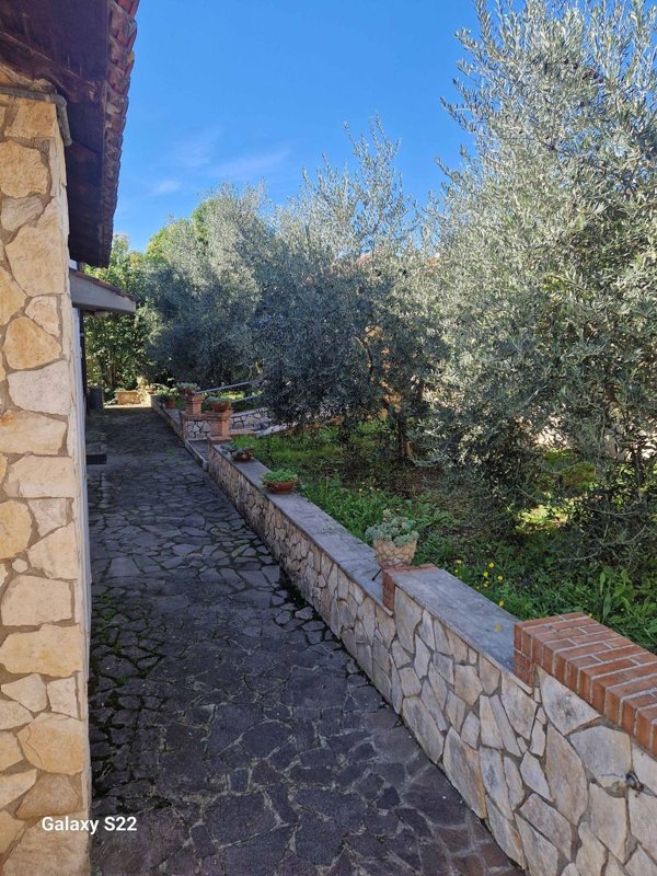 casa indipendente in vendita a Guidonia Montecelio in zona Marco Simone