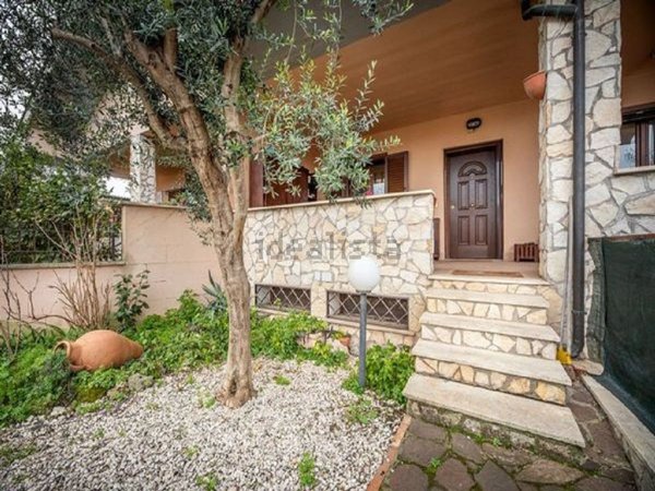 casa indipendente in vendita a Guidonia Montecelio in zona Marco Simone