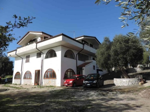 intera palazzina in vendita a Guidonia Montecelio in zona Montecelio