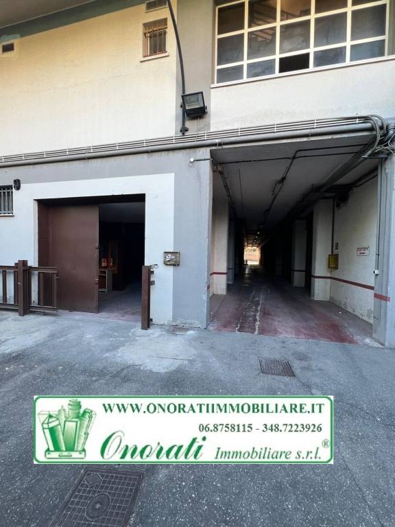 locale commerciale in vendita a Guidonia Montecelio in zona Montecelio