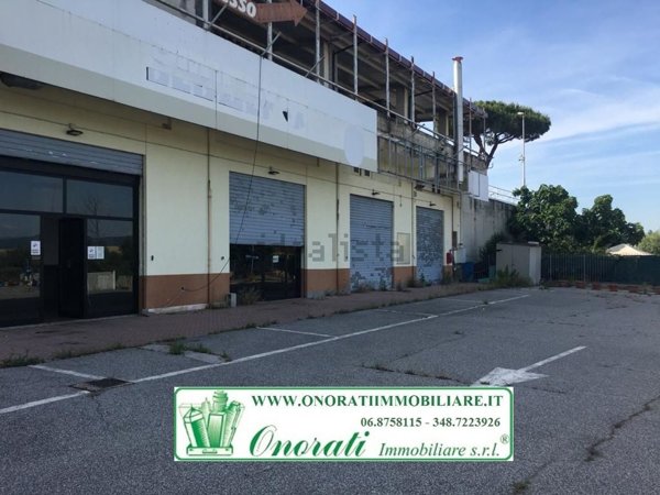 locale di sgombero in vendita a Guidonia Montecelio in zona Marco Simone