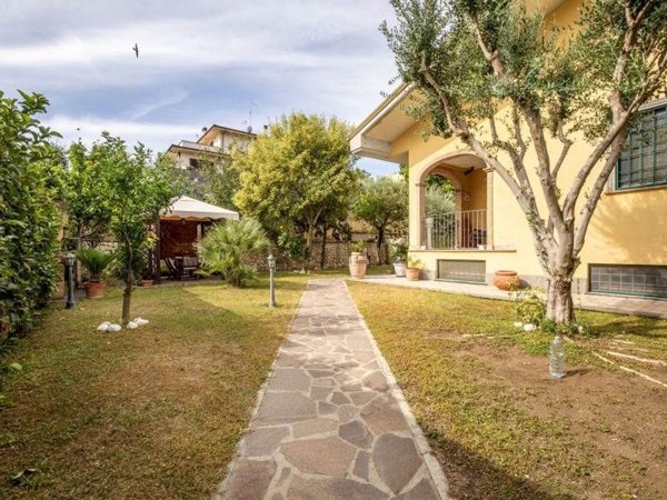 casa indipendente in vendita a Guidonia Montecelio in zona Marco Simone