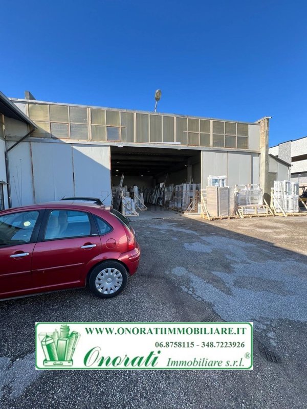 locale di sgombero in vendita a Guidonia Montecelio