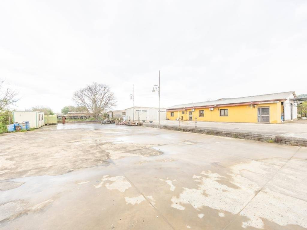 locale commerciale in vendita a Guidonia Montecelio