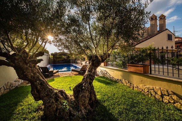 casa indipendente in vendita a Guidonia Montecelio in zona Colleverde