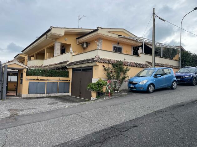 casa indipendente in vendita a Guidonia Montecelio in zona Setteville