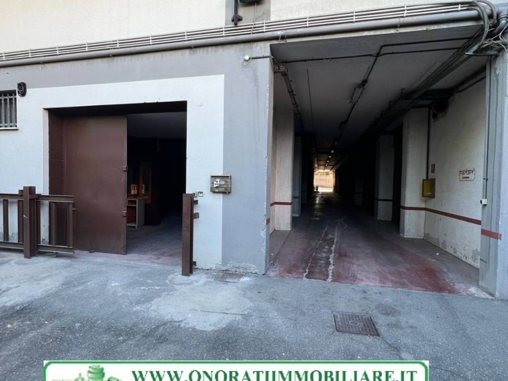 locale commerciale in vendita a Guidonia Montecelio in zona Montecelio