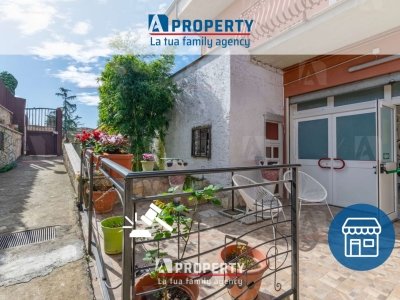 negozio in vendita a Guidonia Montecelio in zona Marco Simone