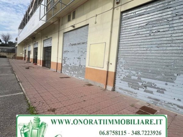 locale commerciale in vendita a Guidonia Montecelio