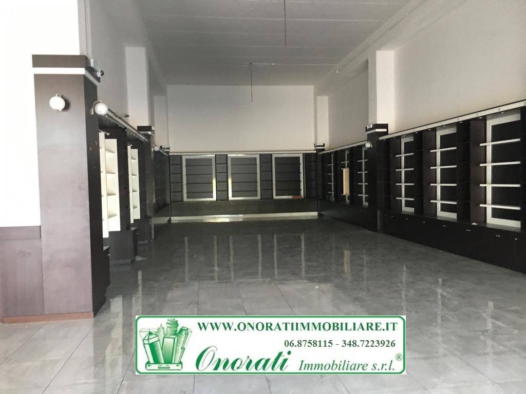 locale commerciale in vendita a Guidonia Montecelio in zona Setteville