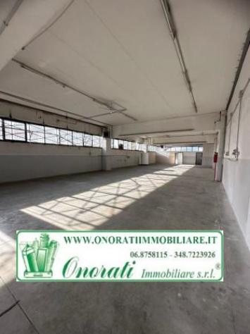 locale commerciale in vendita a Guidonia Montecelio in zona Guidonia