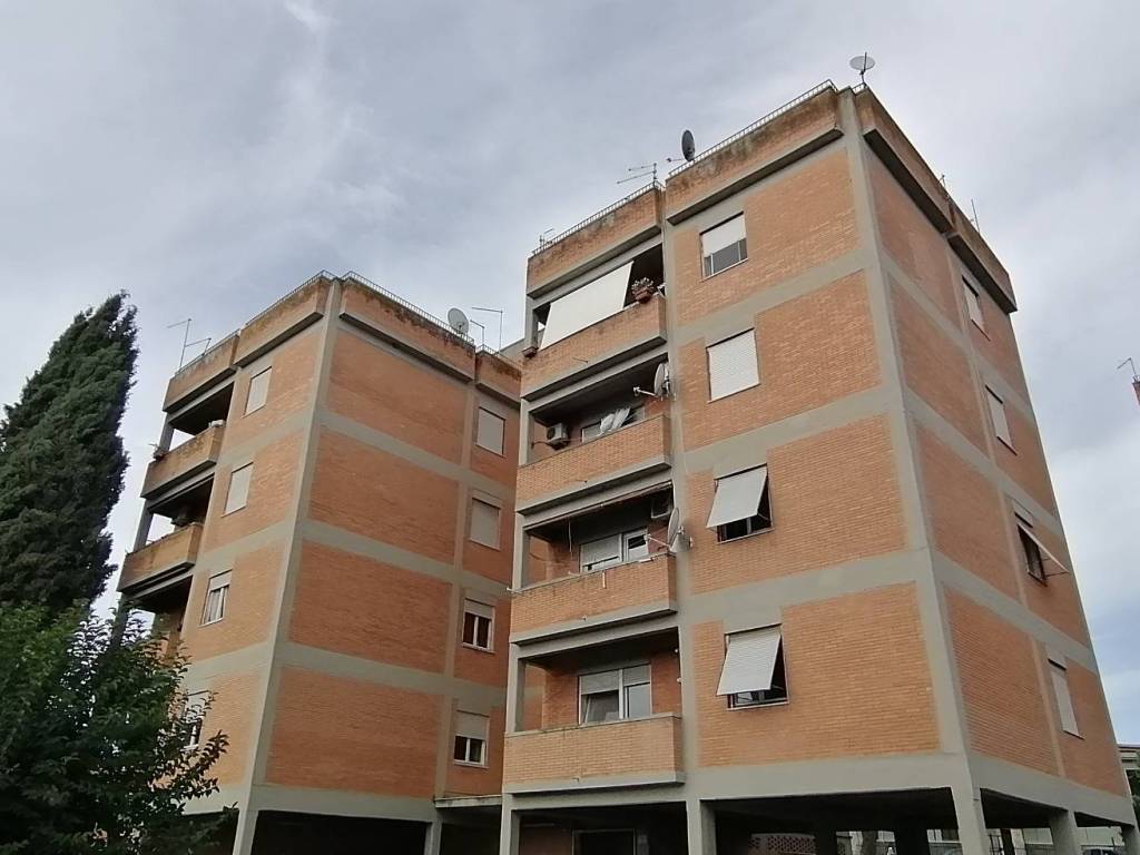 appartamento in vendita a Guidonia Montecelio in zona Guidonia