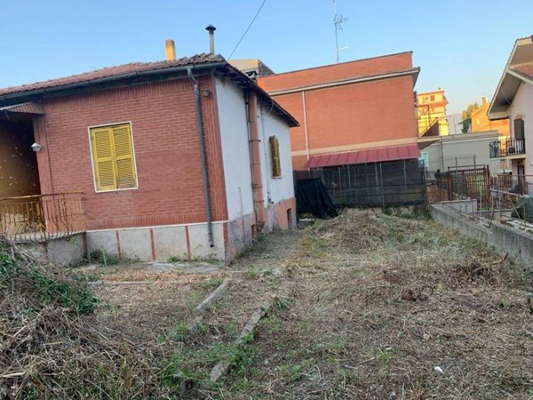 casa indipendente in vendita a Guidonia Montecelio in zona Guidonia