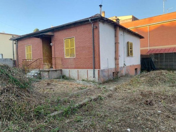 casa indipendente in vendita a Guidonia Montecelio in zona Guidonia