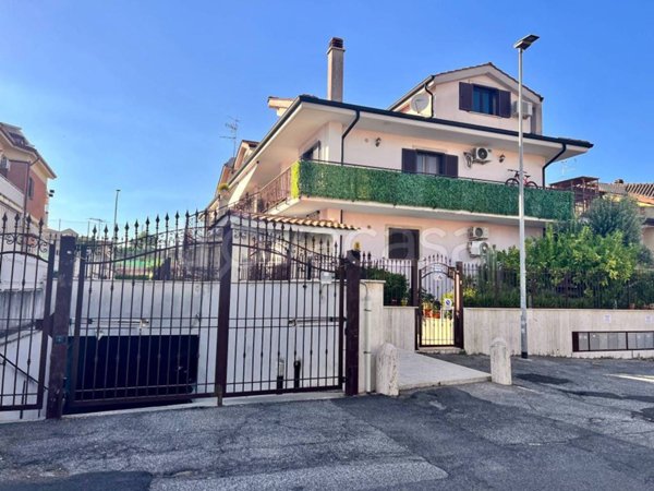 appartamento in vendita a Guidonia Montecelio in zona Guidonia