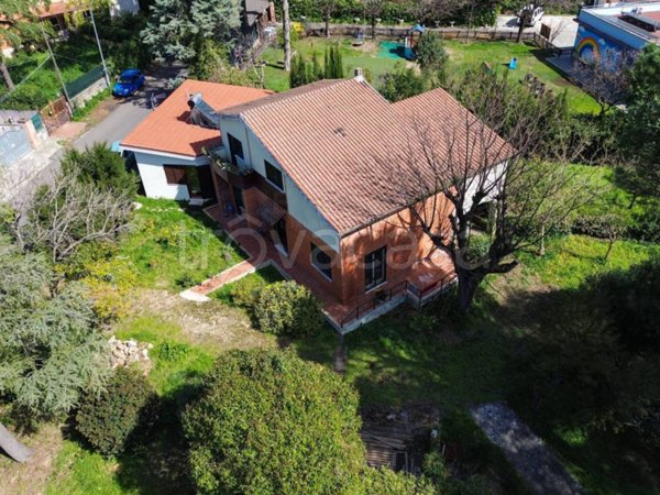 casa indipendente in vendita a Guidonia Montecelio in zona Colleverde