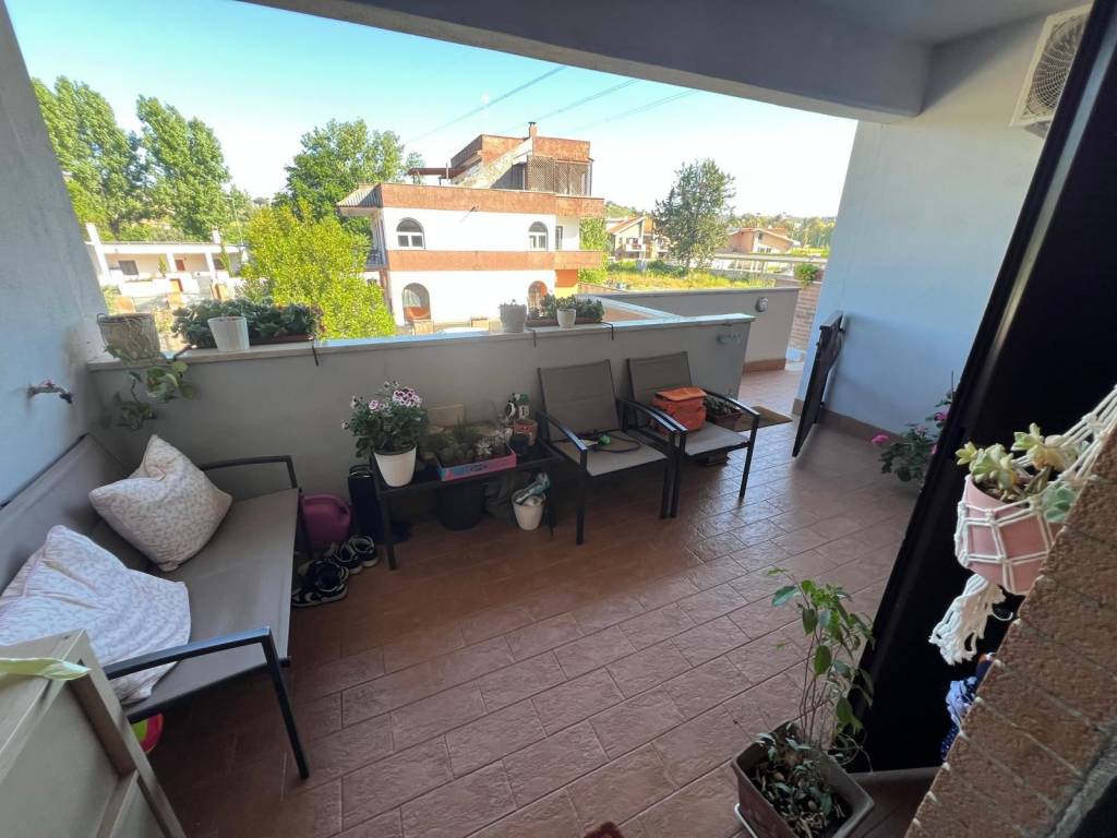 appartamento in vendita a Guidonia Montecelio in zona Marco Simone