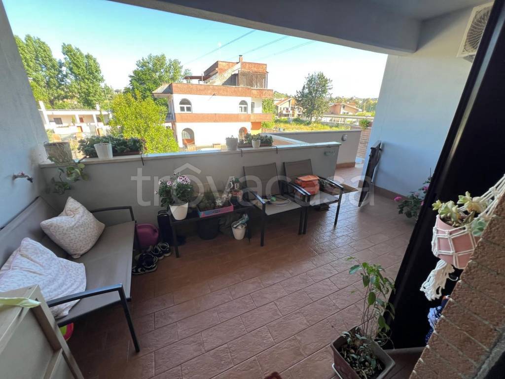 appartamento in vendita a Guidonia Montecelio in zona Marco Simone