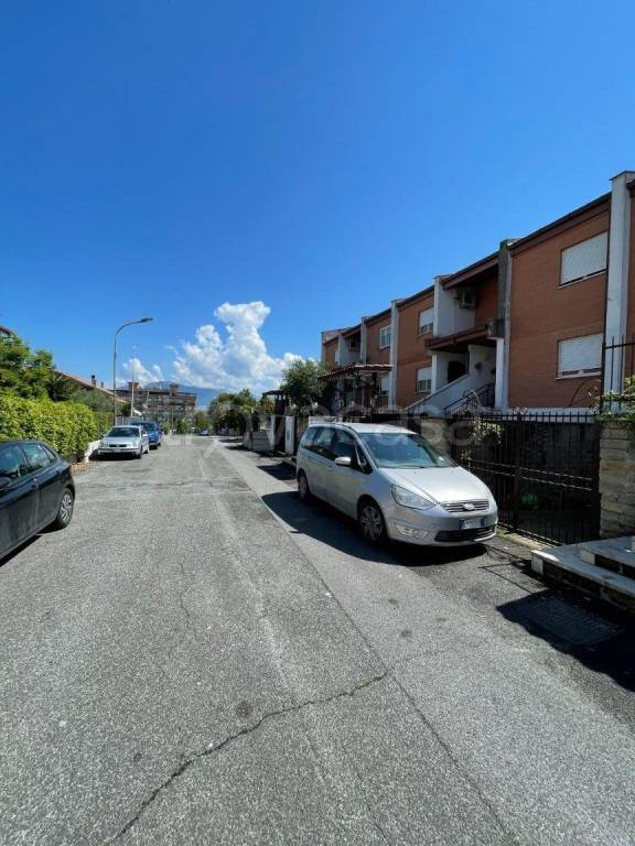 casa indipendente in vendita a Guidonia Montecelio in zona Montecelio