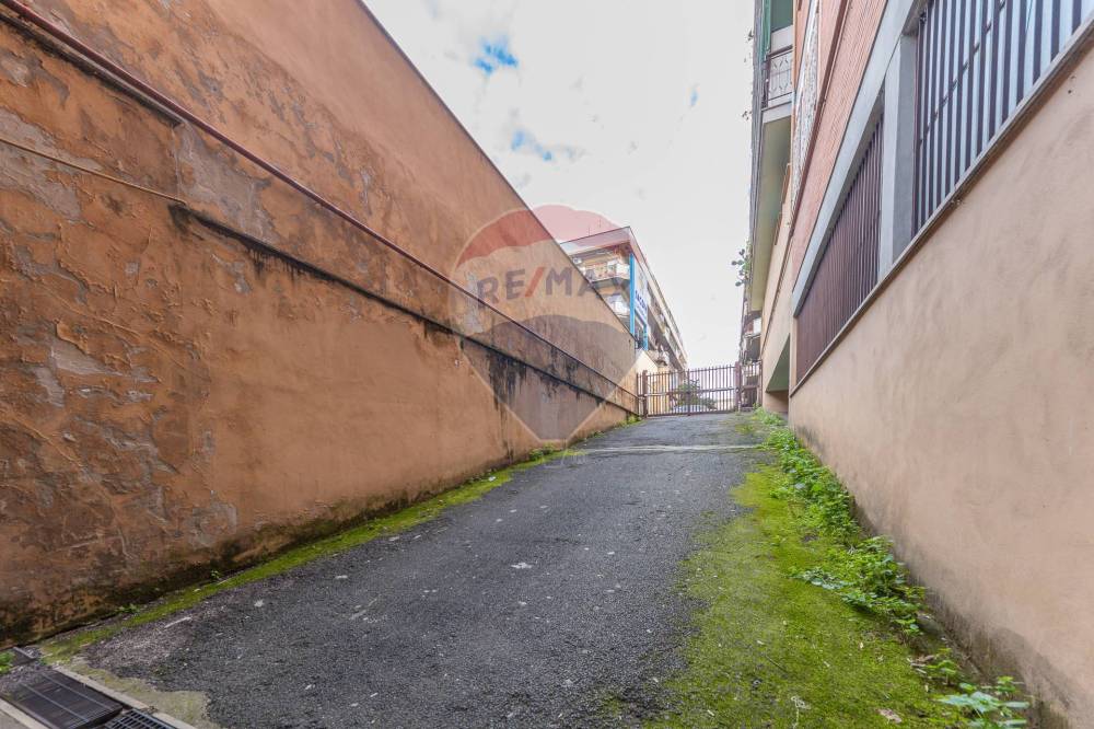 locale di sgombero in vendita a Guidonia Montecelio in zona Setteville
