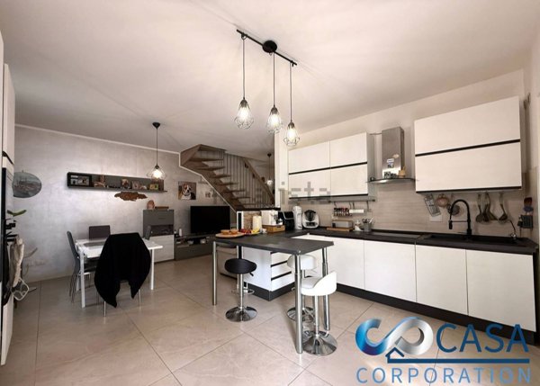 casa indipendente in vendita a Guidonia Montecelio in zona Setteville