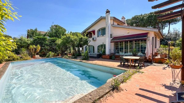 casa indipendente in vendita a Guidonia Montecelio in zona Guidonia