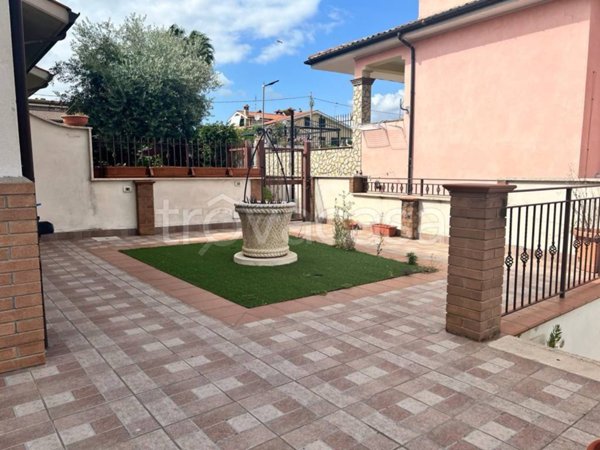 casa indipendente in vendita a Guidonia Montecelio in zona Setteville